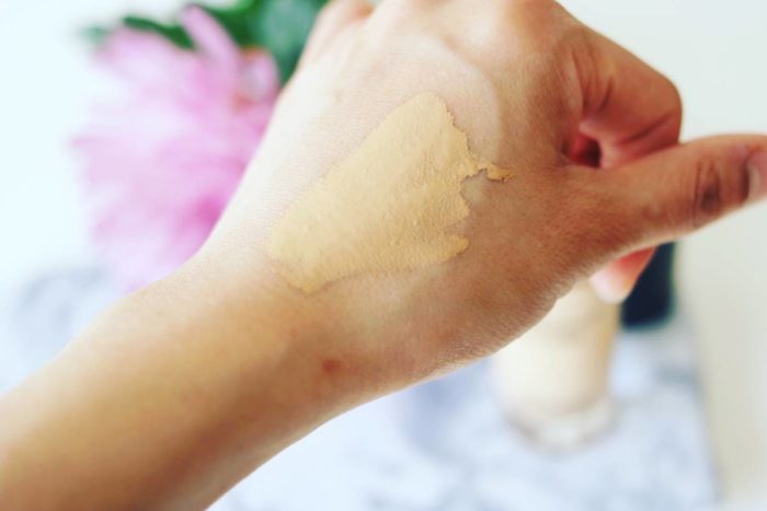 I generally tend to steer clear from a full coverage foundation because in my mind it conveys something heavy, cakey, and very detectable on the skin. But the recent launch of BareMinerals BarePro Performance Wear liquid foundation 